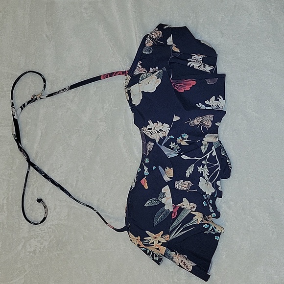 COCOSHIP Other - Beautiful Ruffle Swim top WORN ONCE Size L